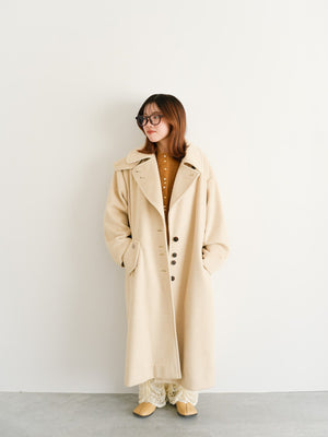 スタッフの顔写真