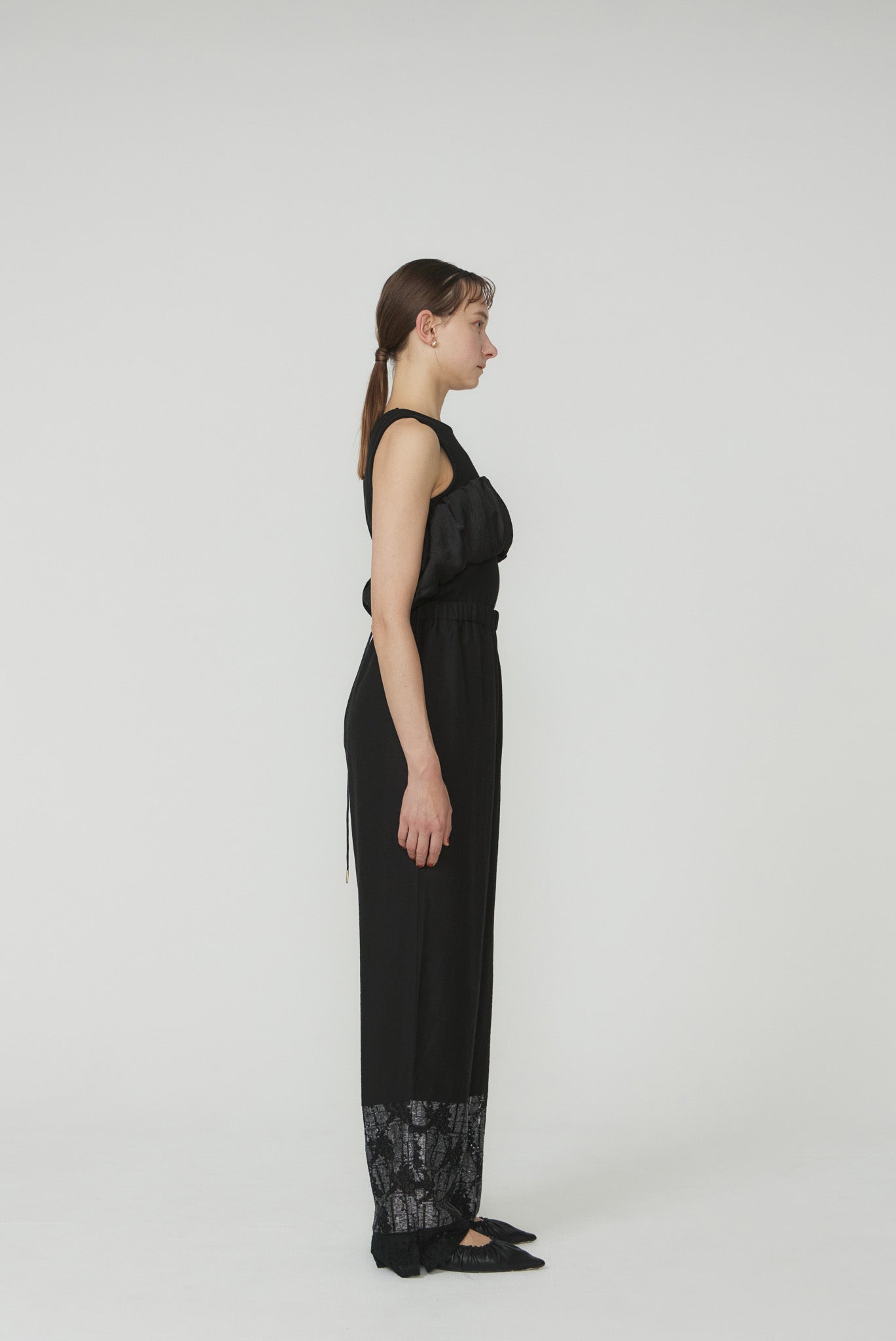 SWITCHING LACE HEM BUTTON PANTS