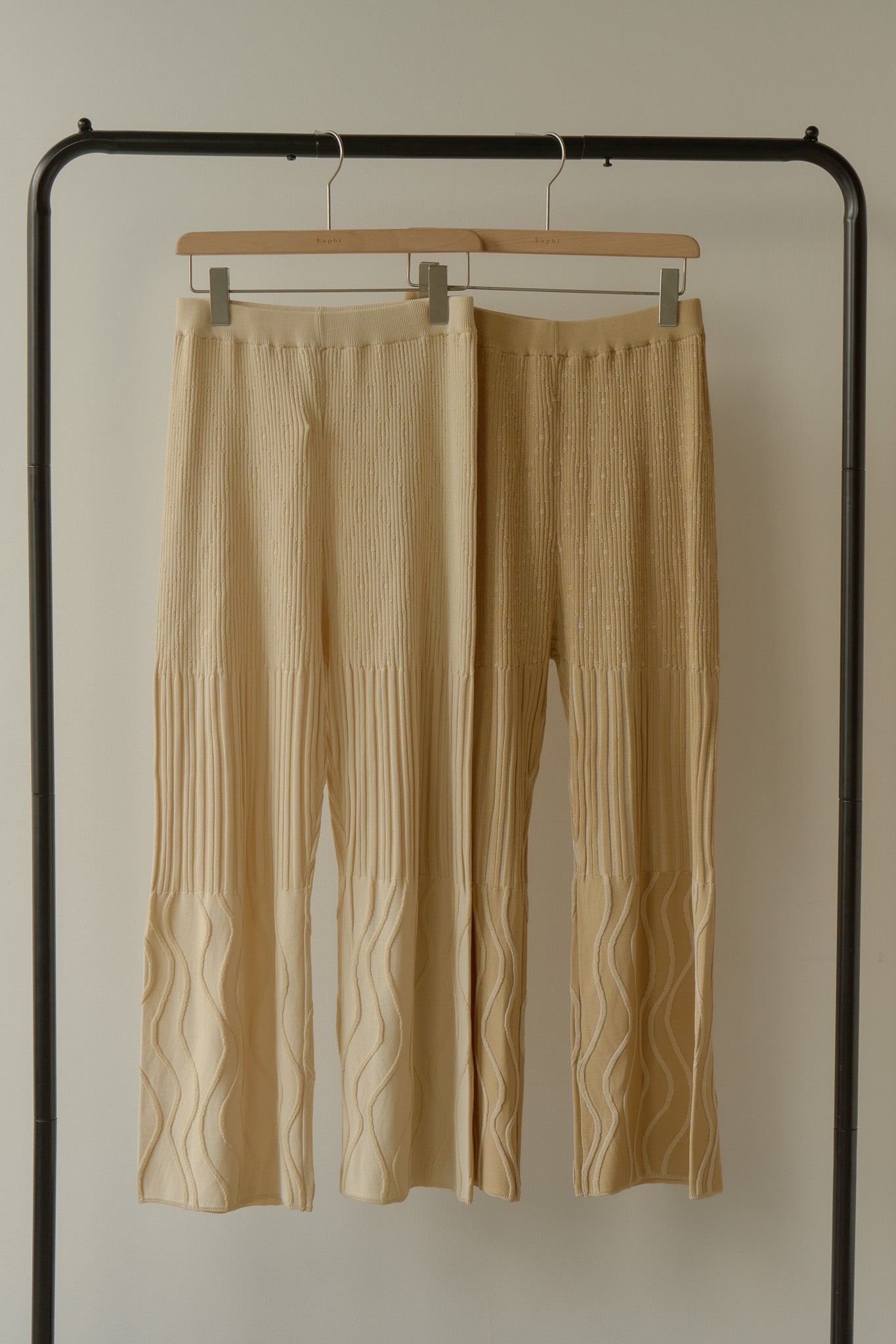 【こさま専用】eaphi wave design knitpants アイボリー