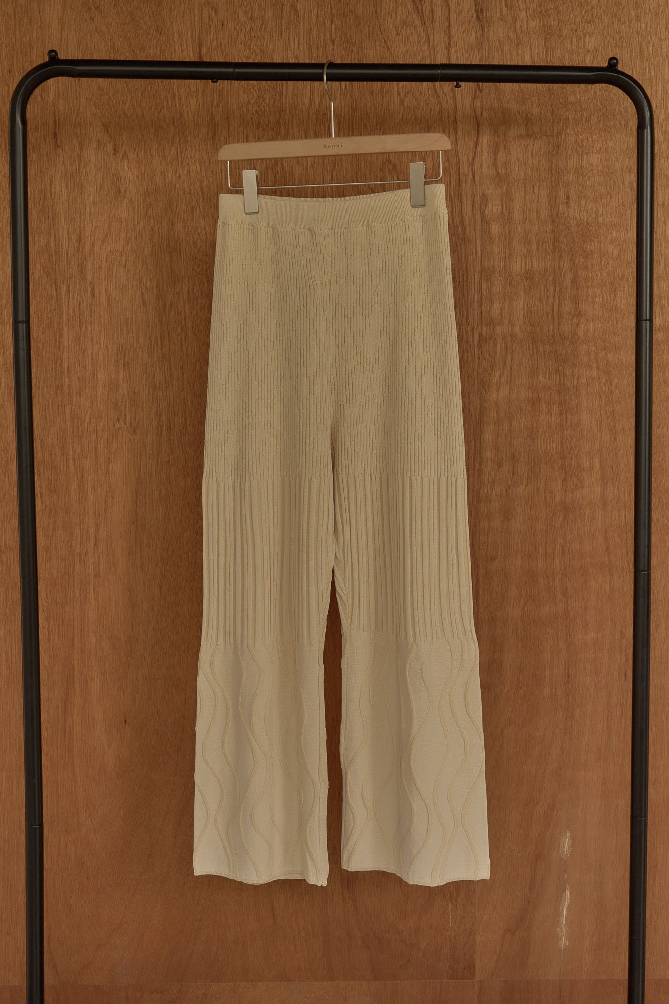 eaphi wave design knit pants ivory 2 www.apidofarm.com