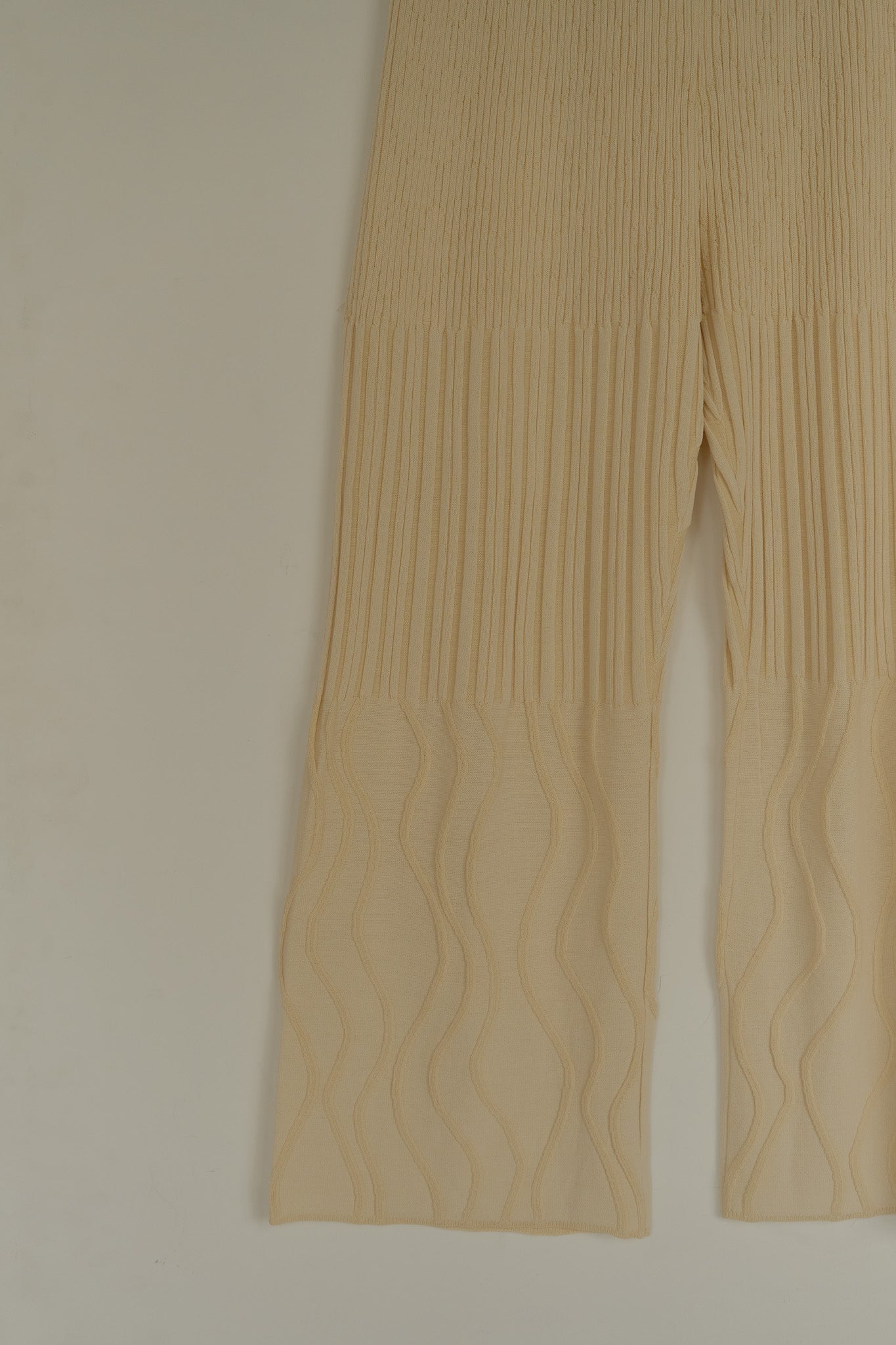 wave design knit pants