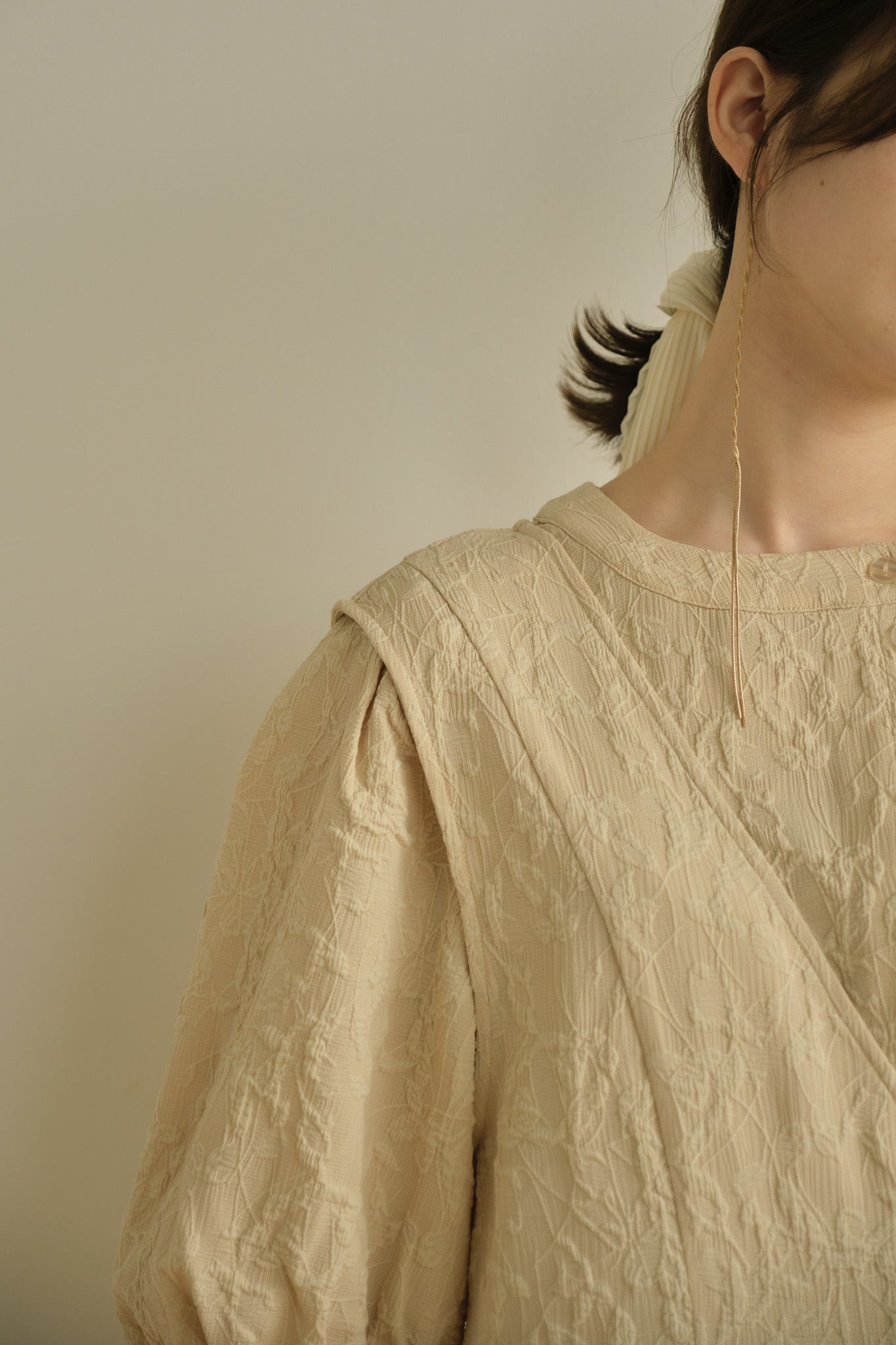 volume sleeve jacquard blouse