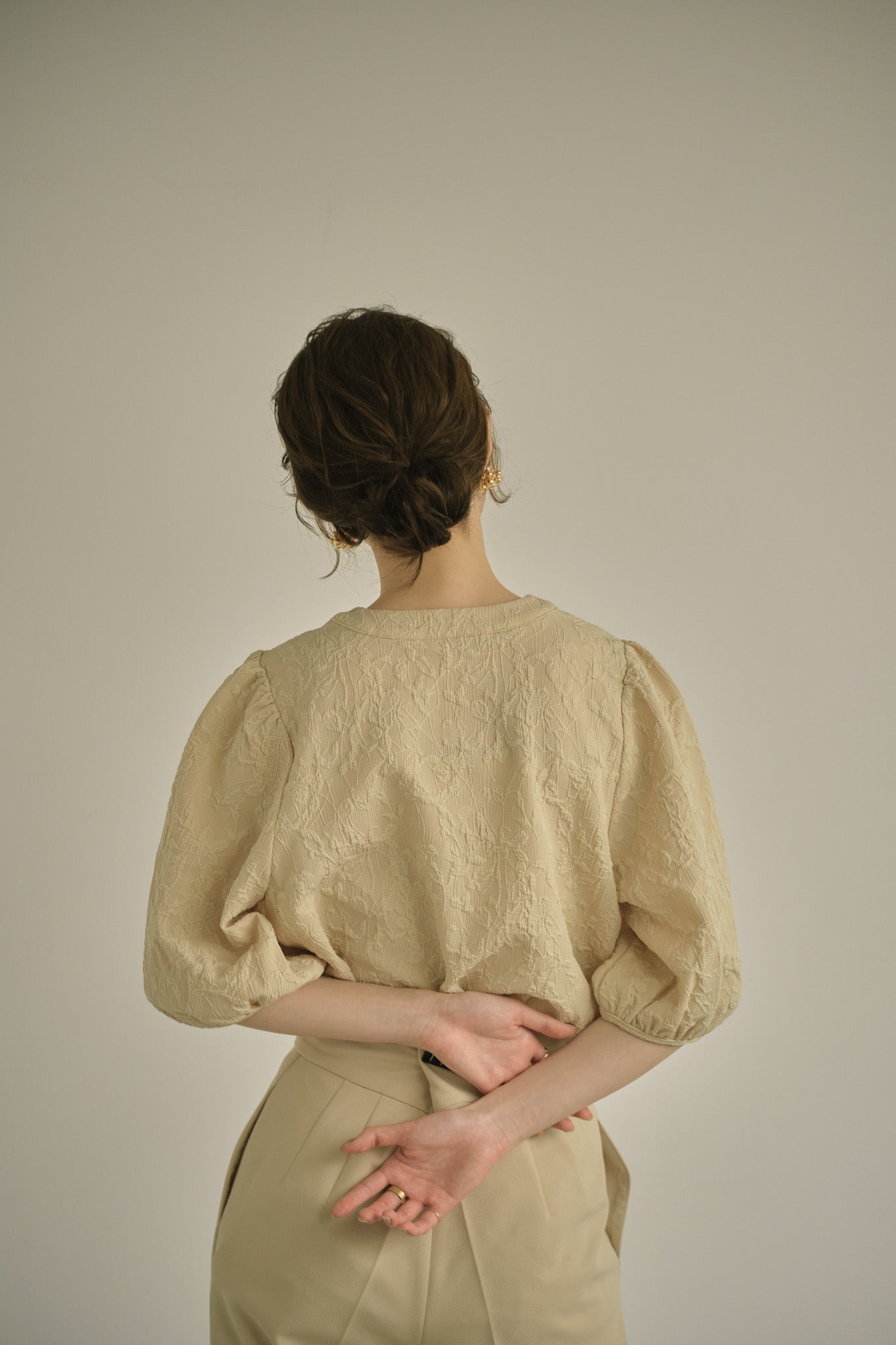 volume sleeve jacquard blouse