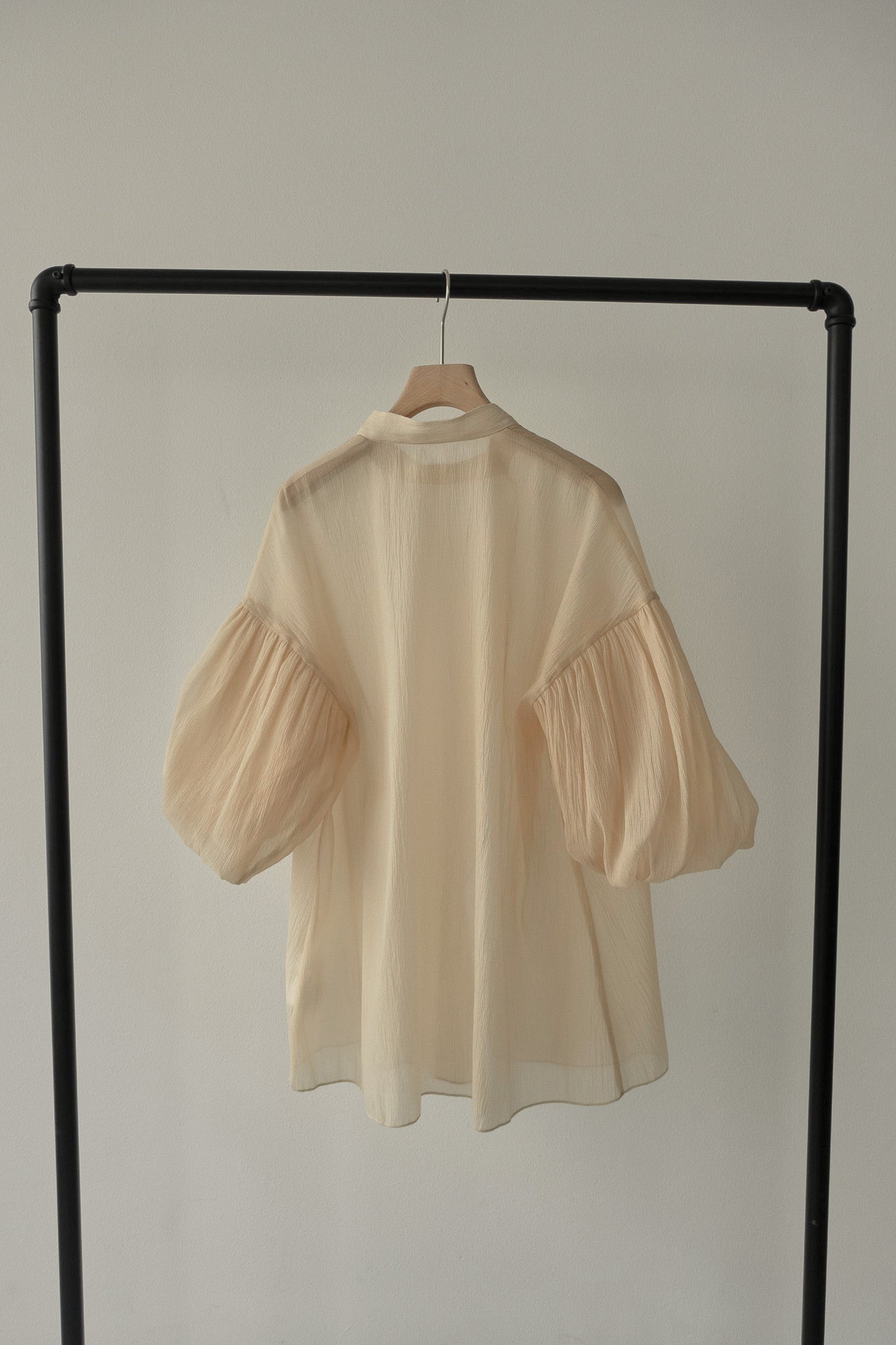 Eaphi volume sleeve sheer blouse アイボリー - シャツ/ブラウス(長袖