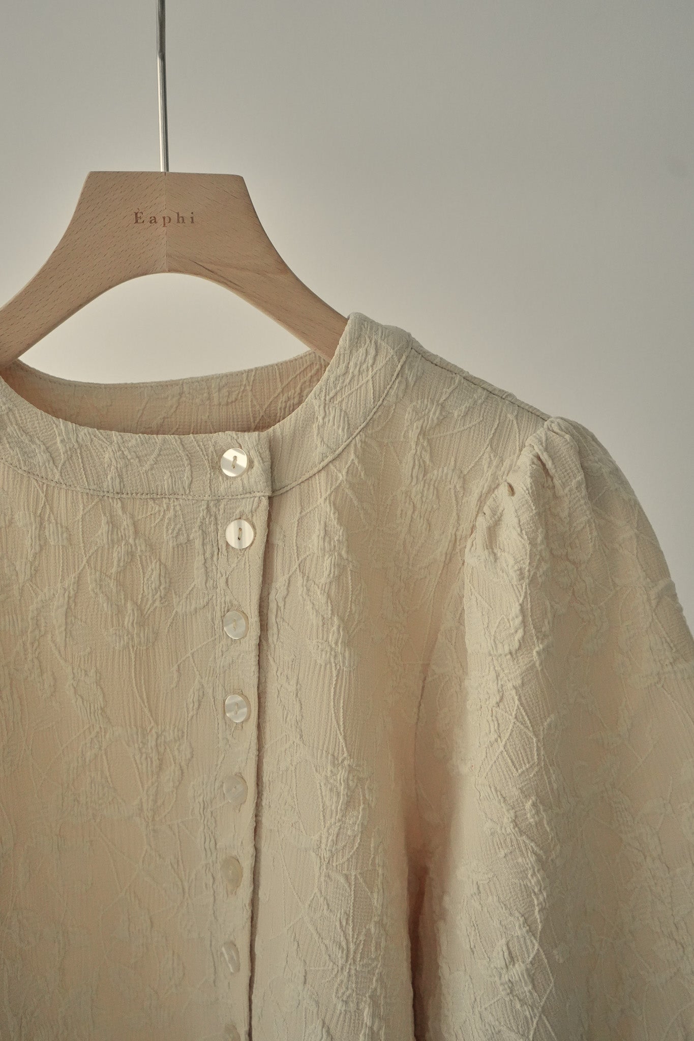 新品eaphi volume sleeve jacquard blouse - 通販 - wayambaads.com