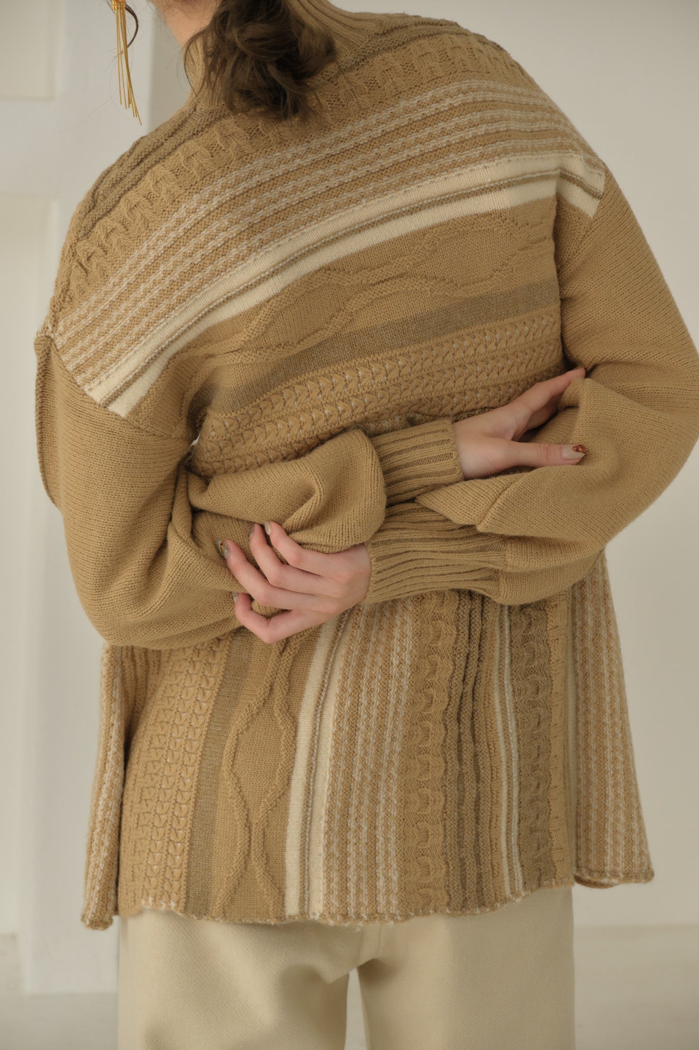 Eaphi strata design knit (beige)nugu