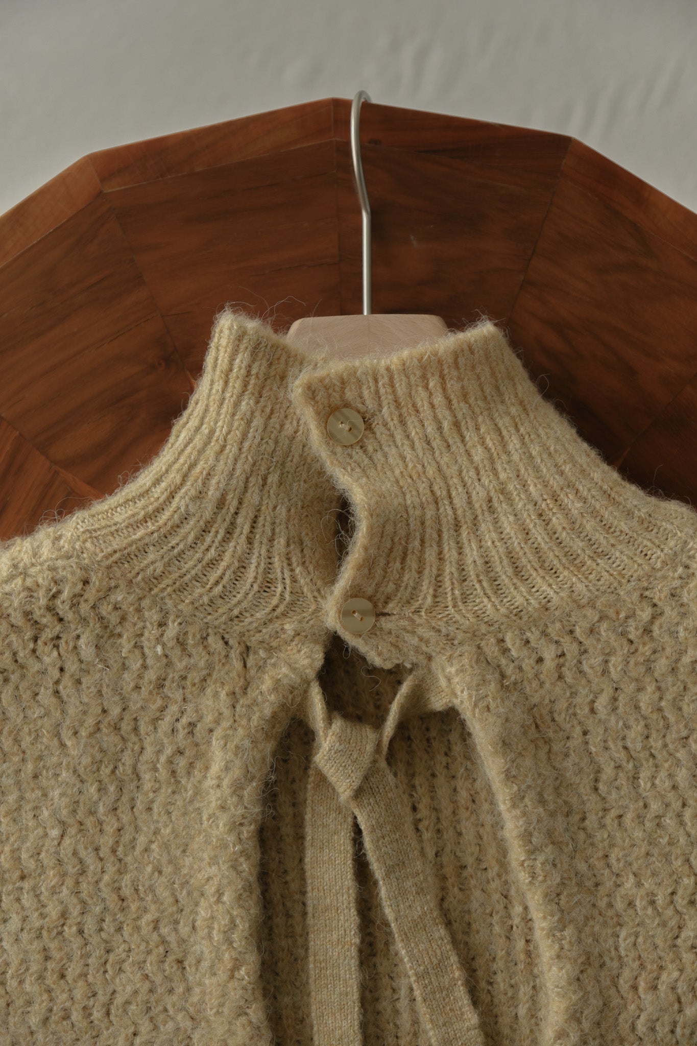 back hollow ribbon knit – Eaphi