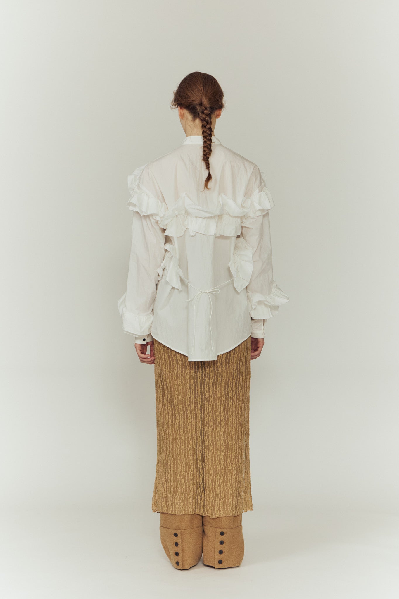 FEELING FRILLS BLOUSE