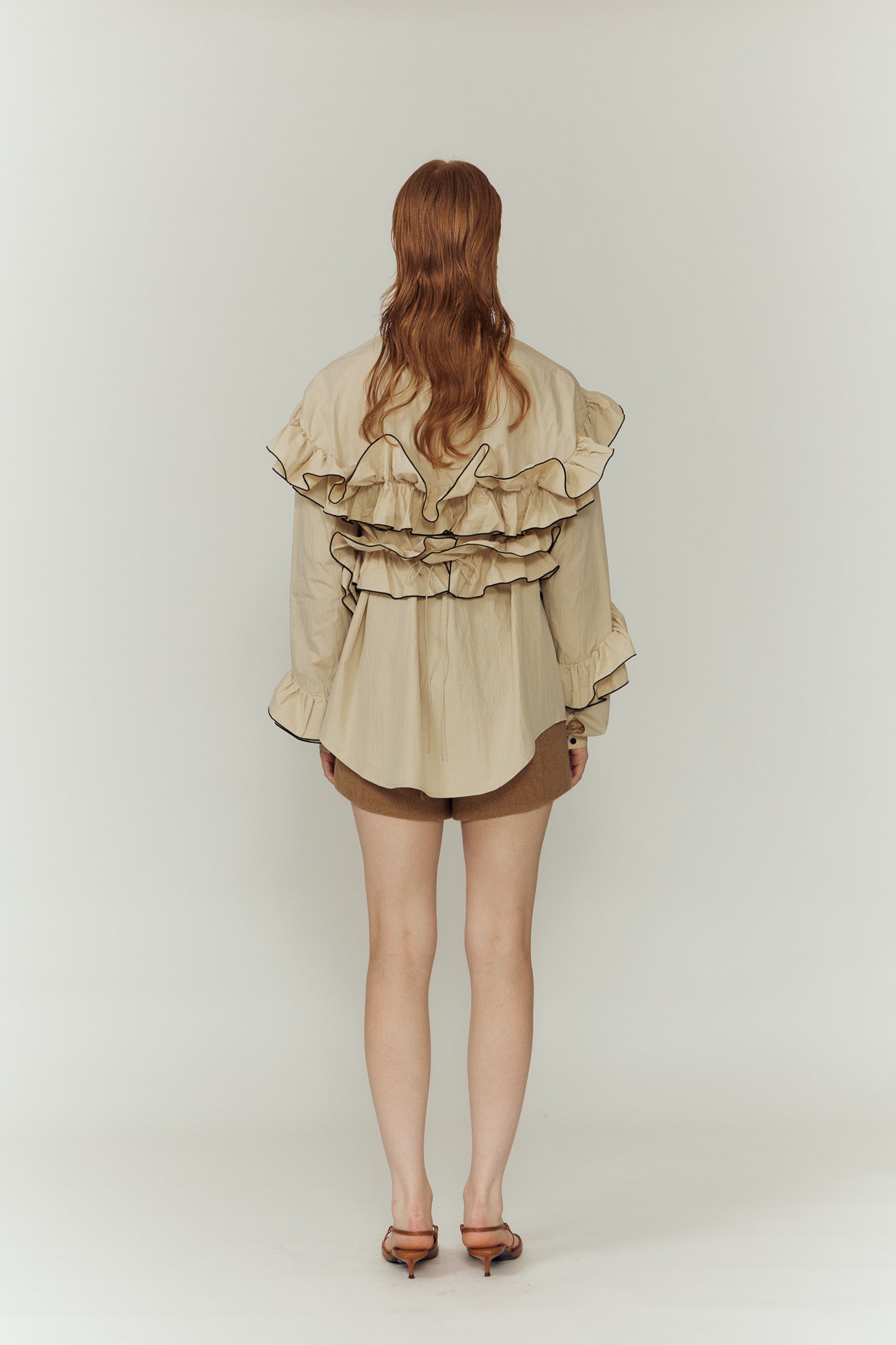 FEELING FRILLS BLOUSE