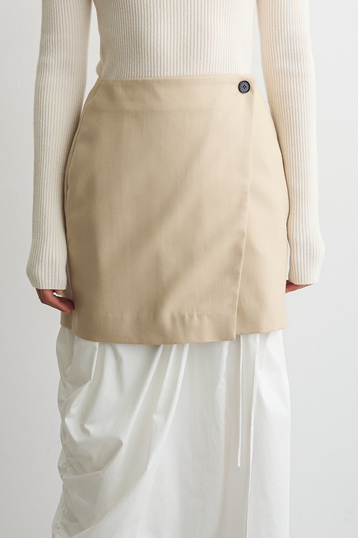 color_beige