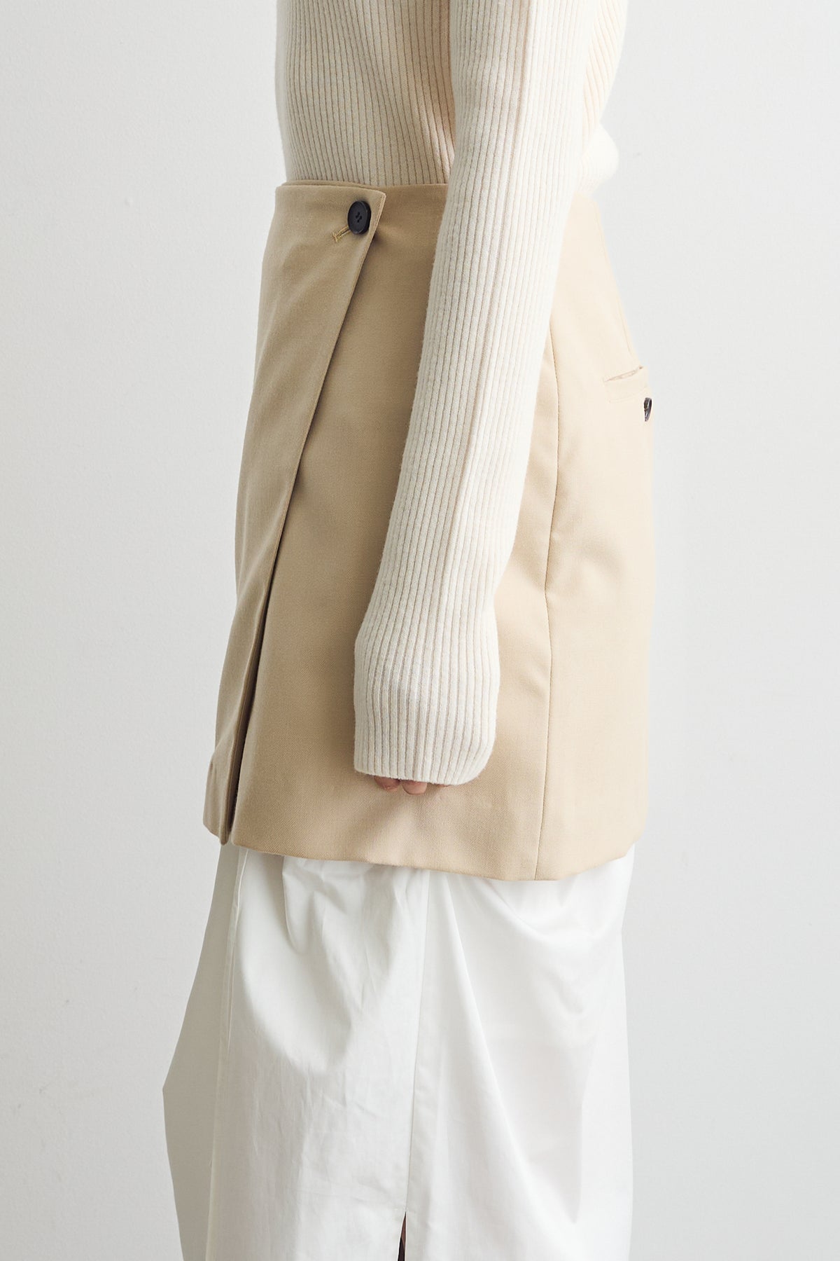 color_beige