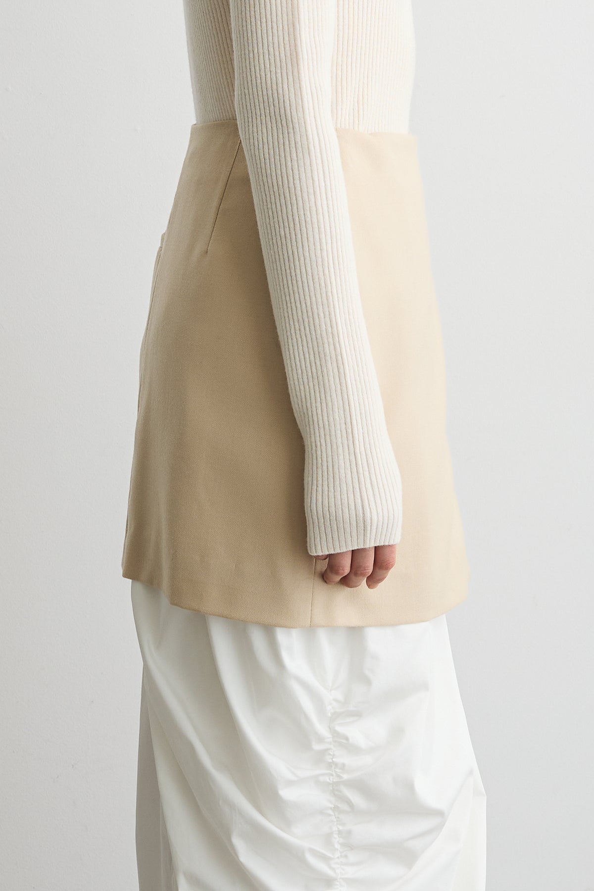 color_beige