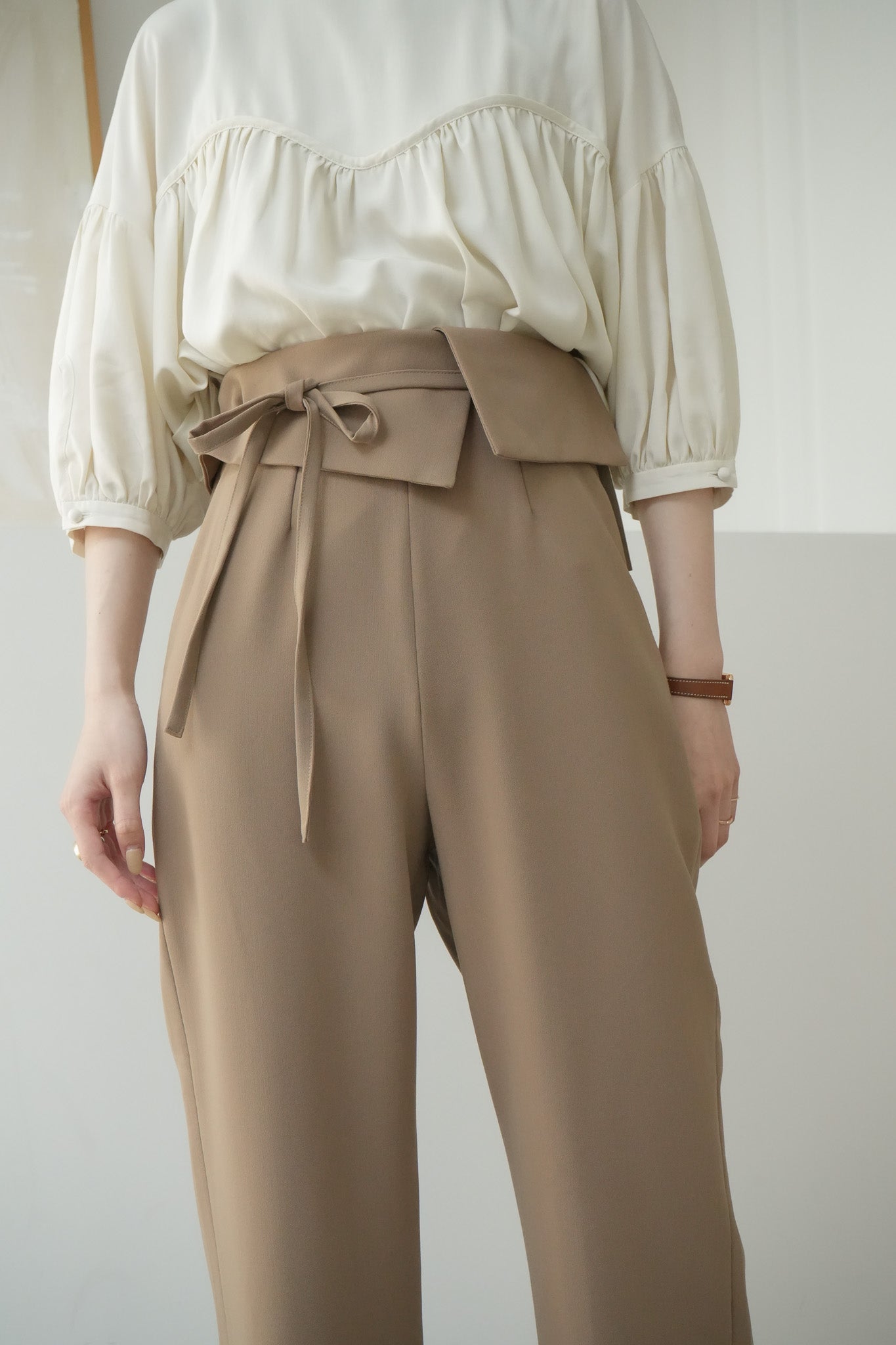 Eaphi asymmetry wrap belt pants beige-