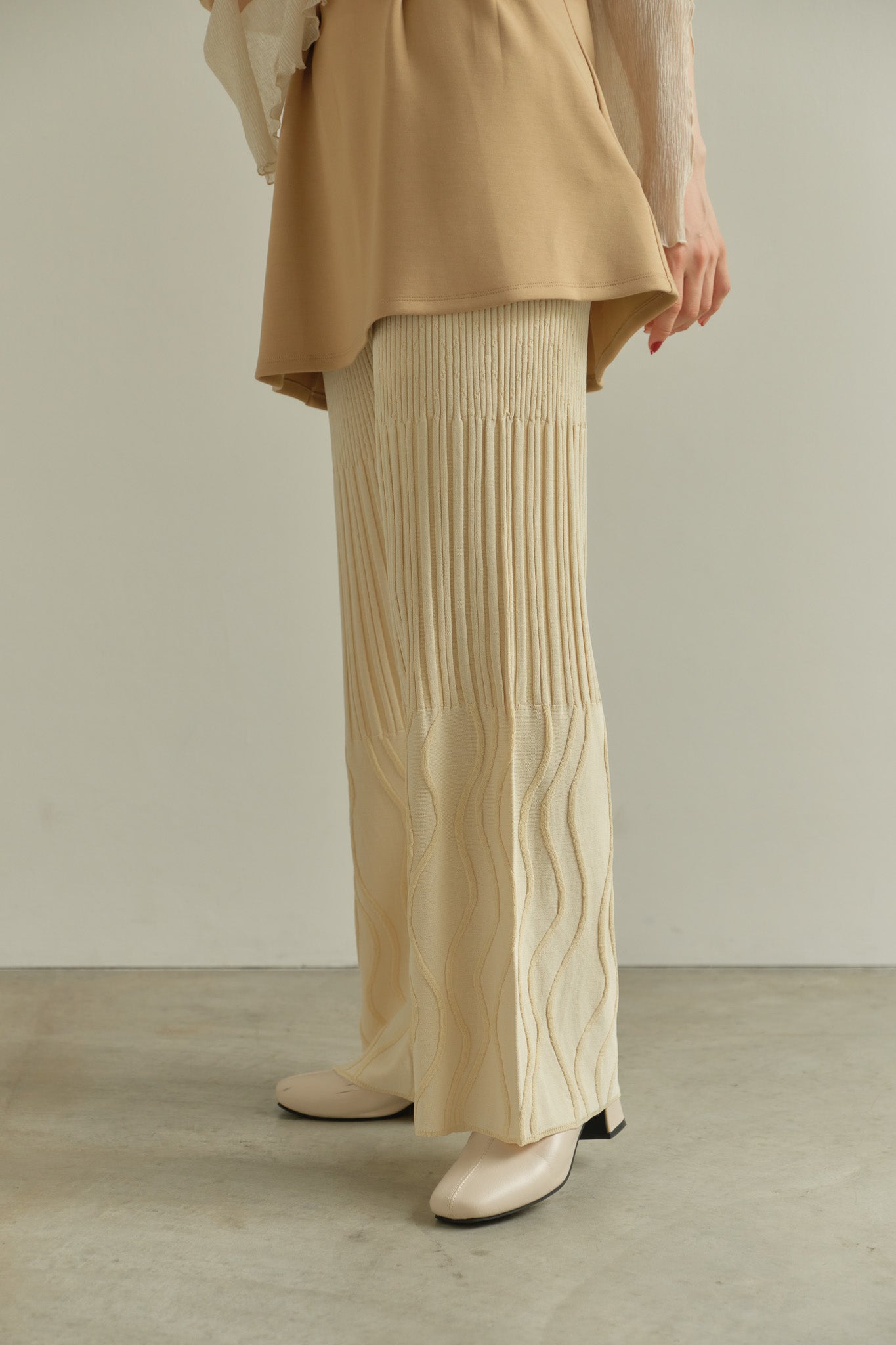 Eaphi wave design knit pants beige