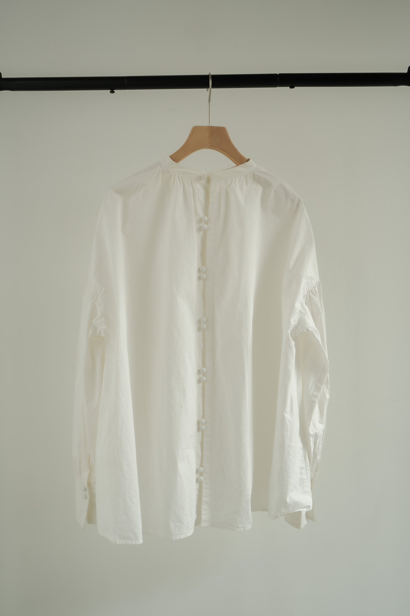 Eaphi  back button gather blouse