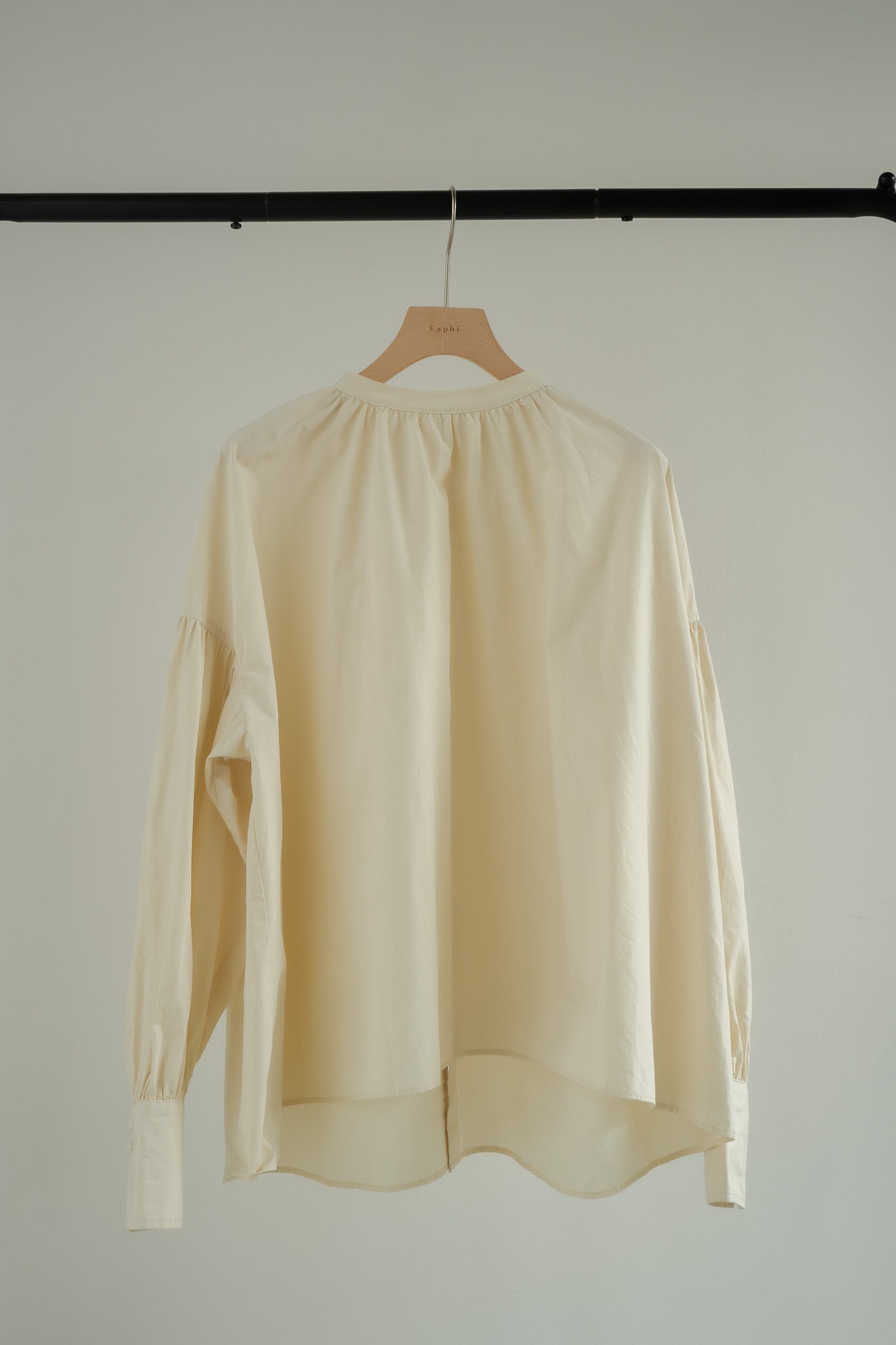 新品・完売品】eaphi back button gather blouse - シャツ/ブラウス