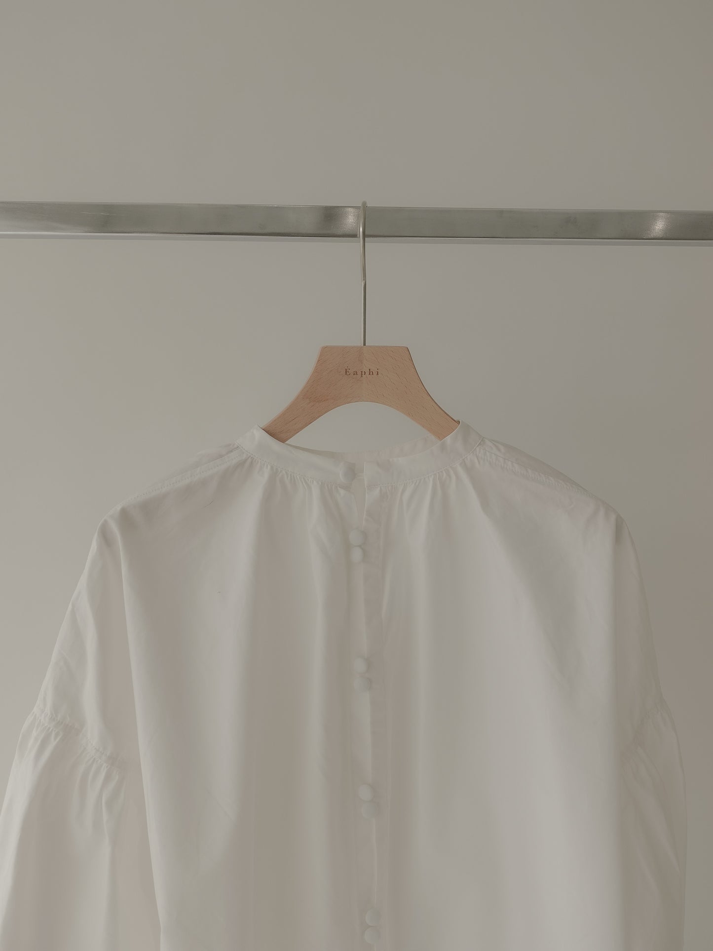 【22AW】back button gather blouse