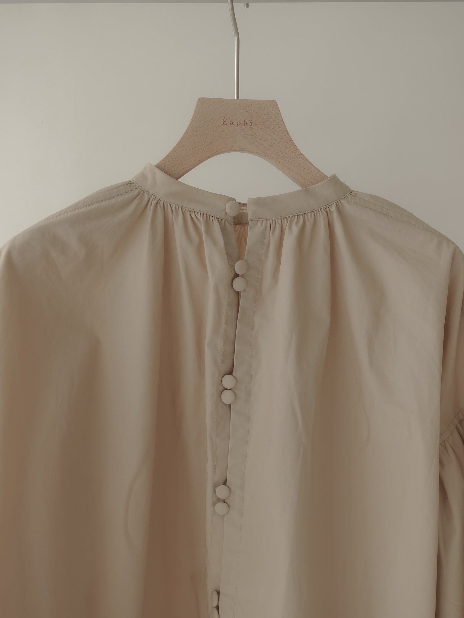 【22AW】back button gather blouse